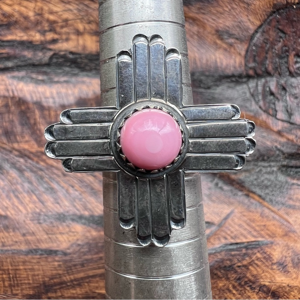 925 Sterling Silver & Pink Conch Zia Ring Size 7 • Southwestern • - Picture 11 of 12